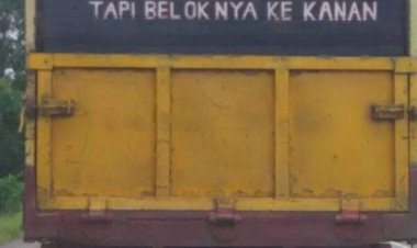 Ya Allah Jauhkanlah Aku Dari Ibu-ibu Pake Motor Yang Lampu Seinnya Ke Kanan Tapi Beloknya Ke Kiri