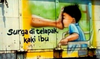 Surga di bawah telapak kaki Ibu