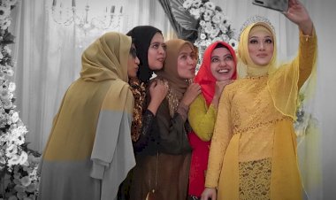 ANGKAT SENYUMMU