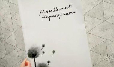 Review Buku Menikmati Kepergianmu