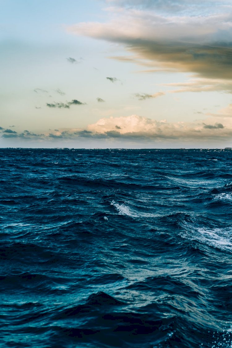 Laut Biru di Desember 2020