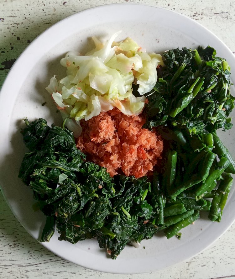 Sepiring Sayur Urap untuk Sarapan